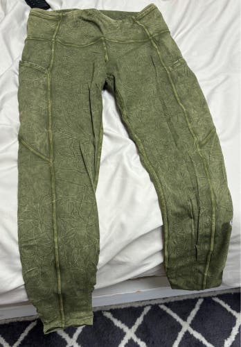 Green Patterned Women's Size 6 Lululemon Pants