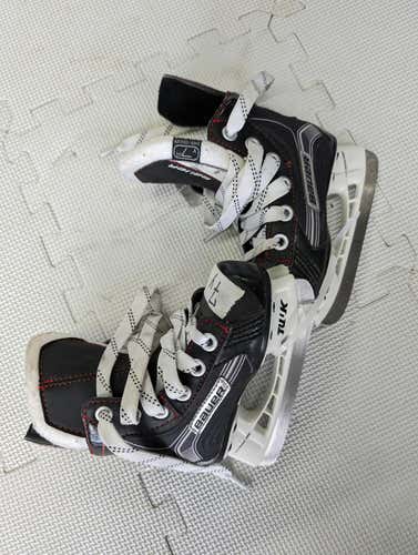 Used Bauer Vapor X300 Youth 07.0 Ice Hockey Skates