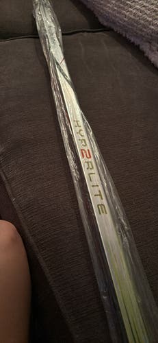 Bauer hyperlite 2 hockey stick
