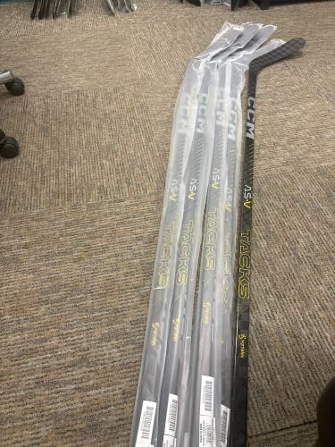 New CCM Right Handed P88 Tacks AS-V Hockey Stick