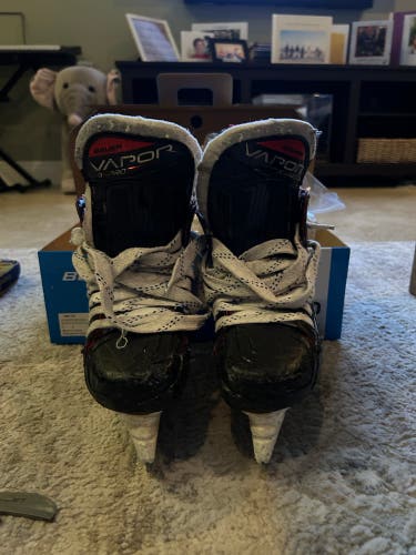 Bauer 3X PRO Skates Size 2 - Great Condition