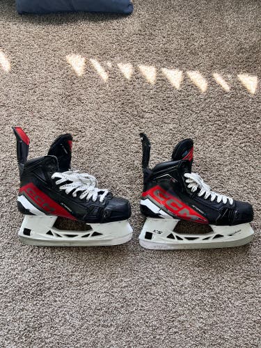 Used Senior CCM Wide Width   9.5 JetSpeed FT6 Hockey Skates