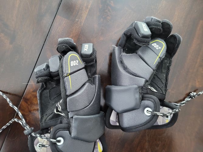 Used STX Stallion 200 Lacrosse Gloves Medium