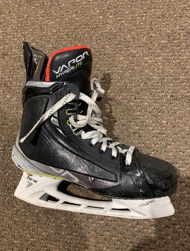 Bauer Size 5 Vapor Hyperlite Hockey Skates Fit 1 - Broken Eye Lid
