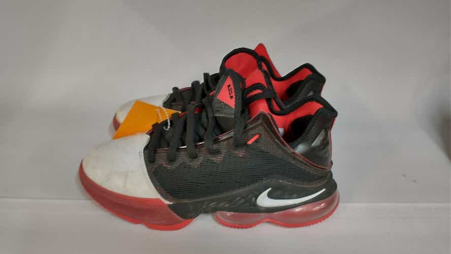 Used Nike Youth 08.0 Basketball Shoes