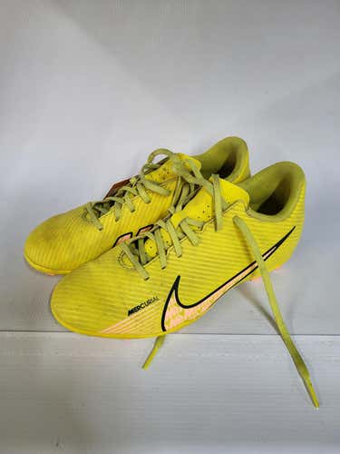 Used Nike Senior 5.5 Indoor Soccer Indoor Cleats