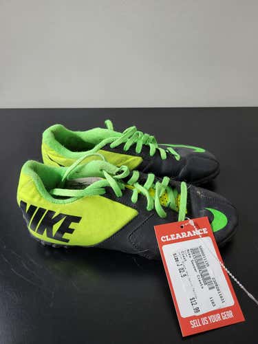 Used Nike Junior 02.5 Cleat Soccer Outdoor Cleats