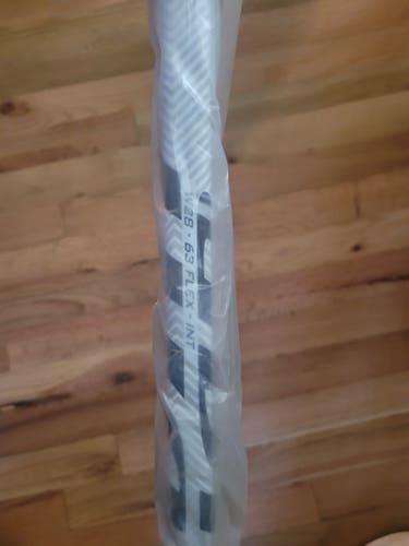 New Intermediate Warrior Alpha LXT Right Handed Hockey Stick W28