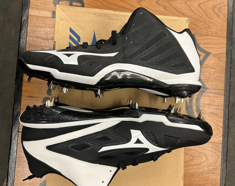 Mizuno Baseball Cleats size 13