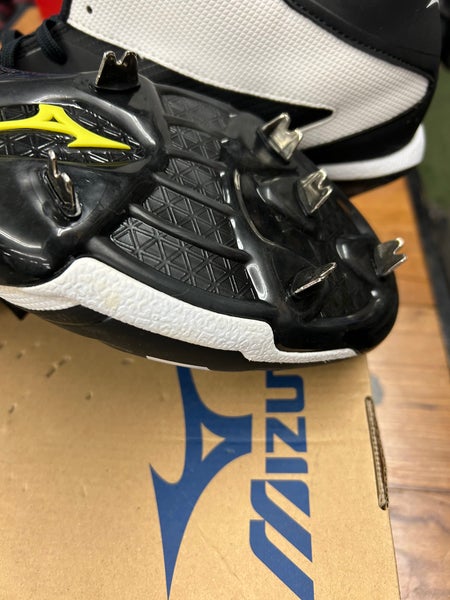 Mizuno Baseball Cleats size 13