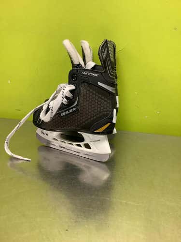Used Bauer Suprme One.4 Youth 09.0 Ice Hockey Skates