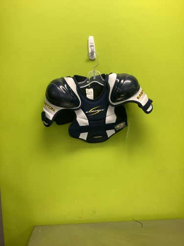 Used Easton Synergy Sm Hockey Shoulder Pads
