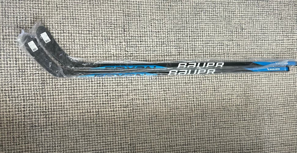 * Tap picture* 2 Brand NEW Right Handed P28 77 Flex Bauer Nexus Team Hockey Stick