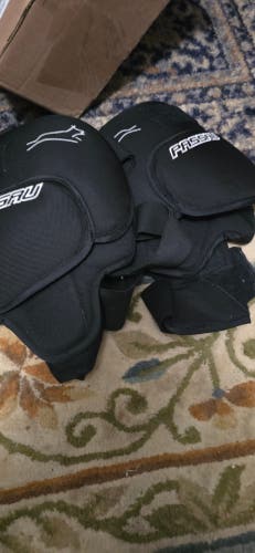 Passau Pro Knee Guards