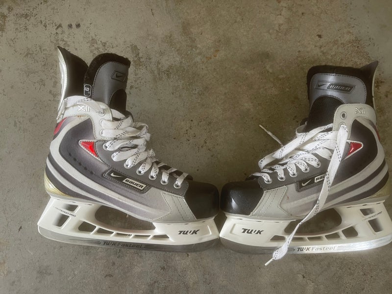 Used Senior Bauer Regular Width 9 Vapor XXXX Hockey Skates