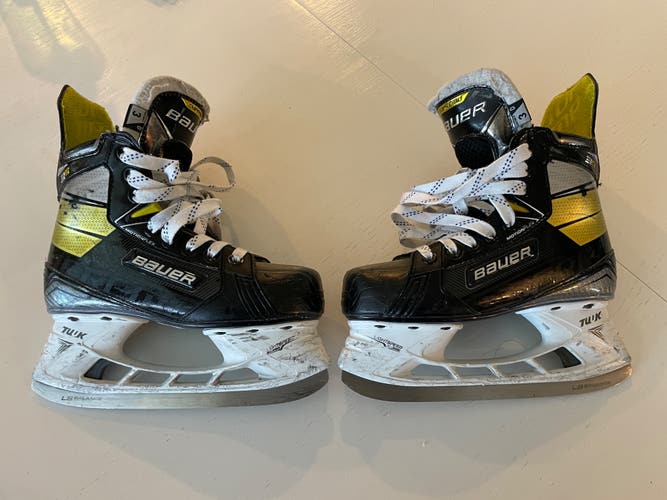 Used Junior Bauer Regular Width  Size 3 Supreme 3S Hockey Skates
