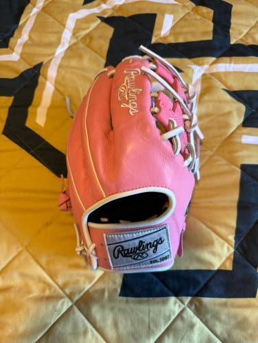 New Rawlings Heart Of The Hide Pink/White 11.5” Right Hand Throw