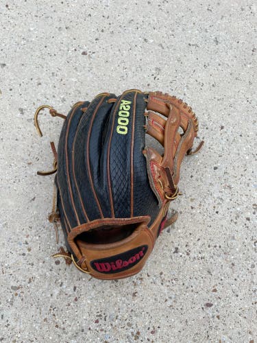 Used Right Hand Throw DW5 12" A2000 Baseball Glove