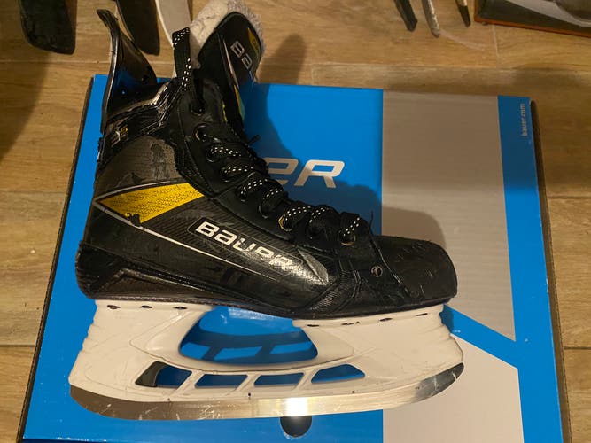Used Intermediate Bauer Wide Width   Size 6 Supreme 3S Pro Hockey Skates