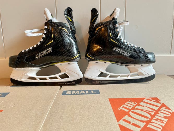 Used Intermediate Bauer Regular Width Size 4 Supreme 2S Pro Hockey Skates