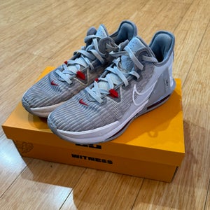 Used Men's Nike lebron witness 6 Shoes
