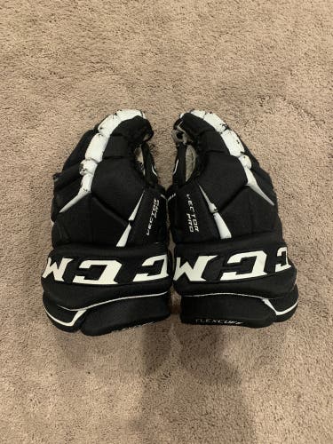 Used  CCM 12"  Vector Pro Gloves