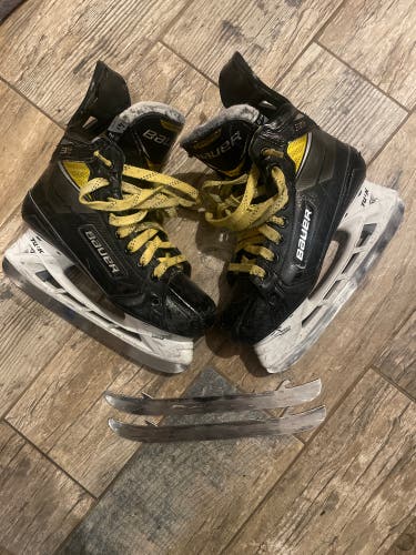Used Bauer Regular Width  Size 4.5 Supreme 3S Pro Hockey Skates