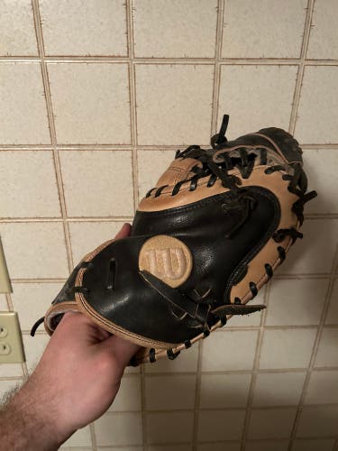 Used Right Hand Throw 32.5" A2000 Baseball Glove
