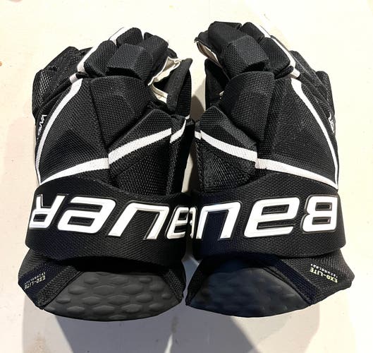 Bauer Vapor Hyperlite Gloves 14” Senior Black & White