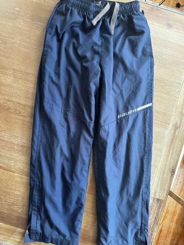 Barely worn Youth Bauer hockey warm up pants navy size Large