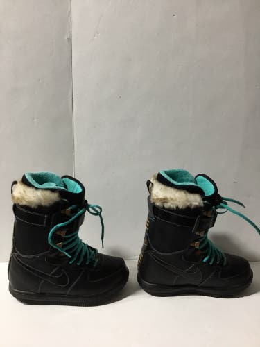 7.5 Nike Zoom Force 1 snowboard boots