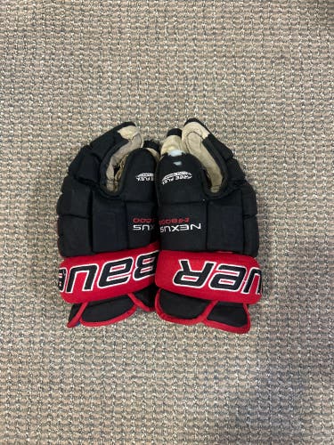 Used  Bauer 15" Nexus 9000 Gloves