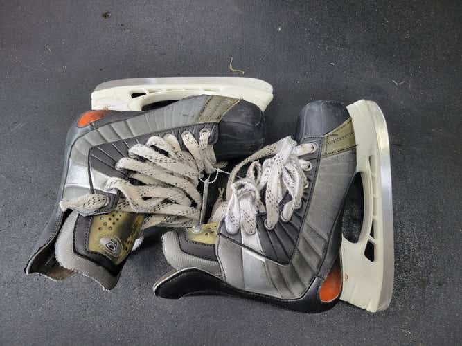 Used Nike V10 Junior 02 Ice Hockey Skates