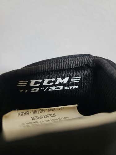 Used Ccm 4r 9" Hockey Gloves