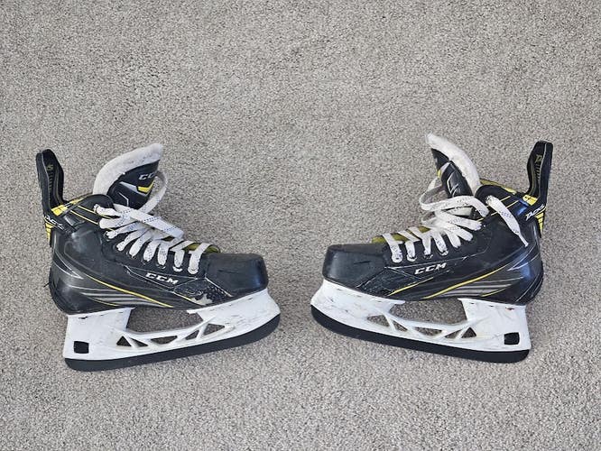 CCM 5092 Tacks Hockey Skates Regular Width Size 5