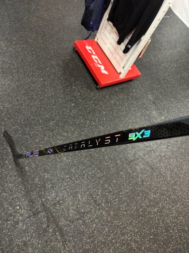 Used Senior True Right Handed catalyst 9x3 Hockey Stick
