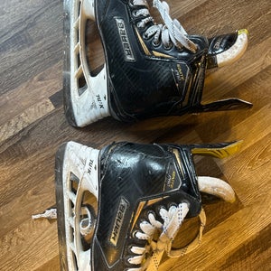 Used Intermediate Bauer Regular Width   Size 4 Supreme Hockey Skates