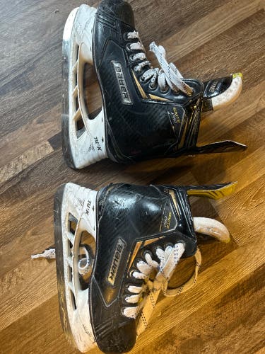 Used Intermediate Bauer Regular Width Size 4 Supreme Hockey Skates