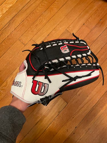 New 2023 Wilson A2000 12.75 outfielder Black/Red With SPIN CONTROL and SUPERSKIN