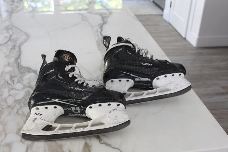 Used Intermediate Bauer Supreme Mach Hockey Skates Wide Width Size 5.5