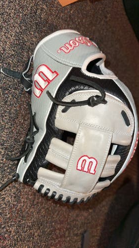 New 2021 Right Hand Throw Wilson Infield A2000 Baseball Glove 11.5"