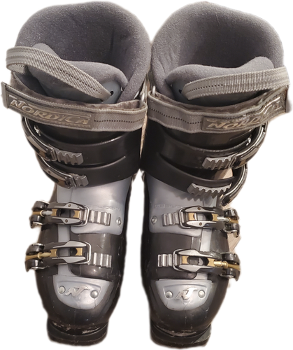 Mondo 18 & mondo 18.5 (225-234mm) Used Women's Nordica 8W Easy Move Ski Boots