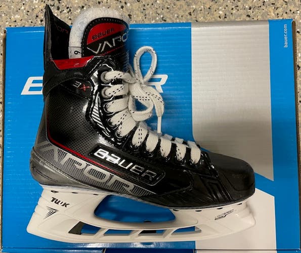 Used Intermediate Bauer Vapor 3X Hockey Skates, Size 6, Fit 1, Optional Profiled Runners