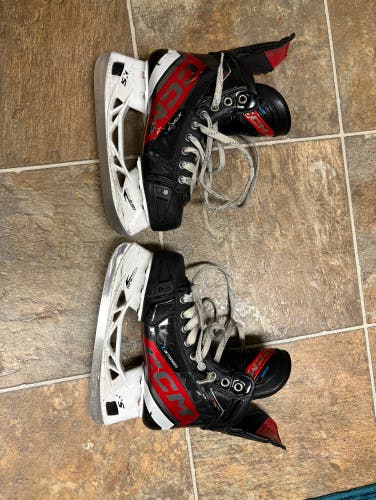 Used Junior CCM Regular Width Size 3.5 JetSpeed FT6 Pro Hockey Skates