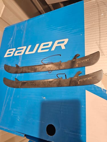 Like New Bauer Fly-Ti Steel - size 9 280mm sharpened in 1/2 inch in Quad profile