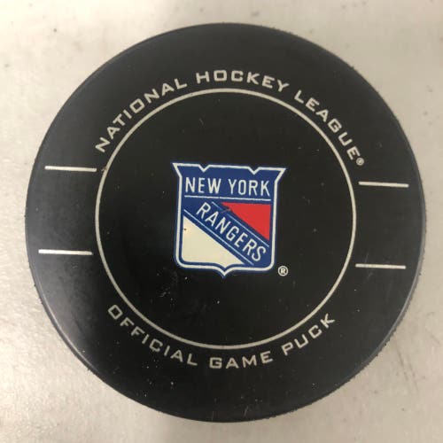 New York Rangers puck (NHL)