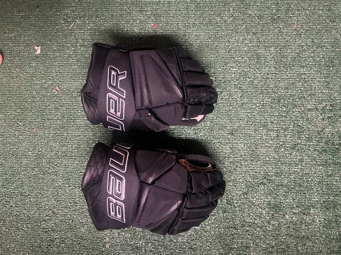 Used Bauer Vapor Hyperlite Gloves 14"