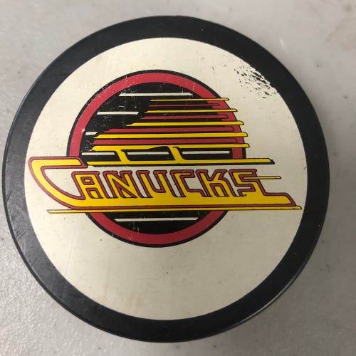 Vancouver Canuck puck (vintage)