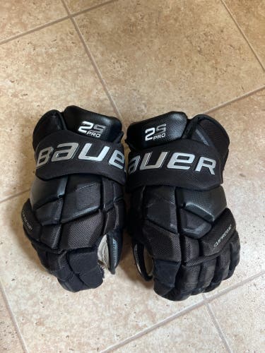 Used Bauer 14" Supreme 2S Pro Gloves