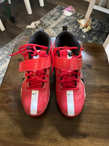 Red Used Unisex Nike Molded Cleats Cleats